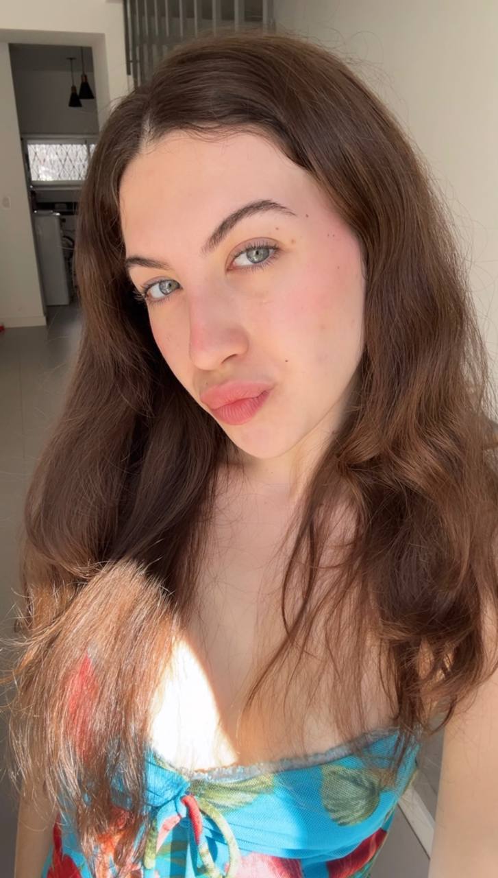 Nude girl Amber in Aomyn