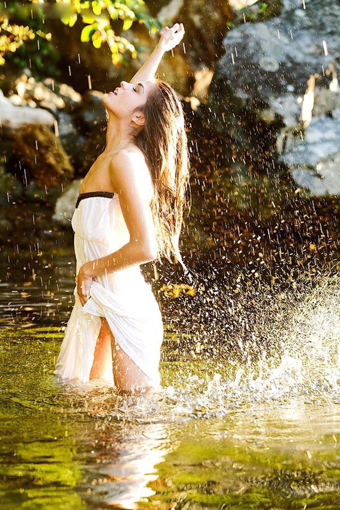 Marie Avgeropoulos in Aomyn