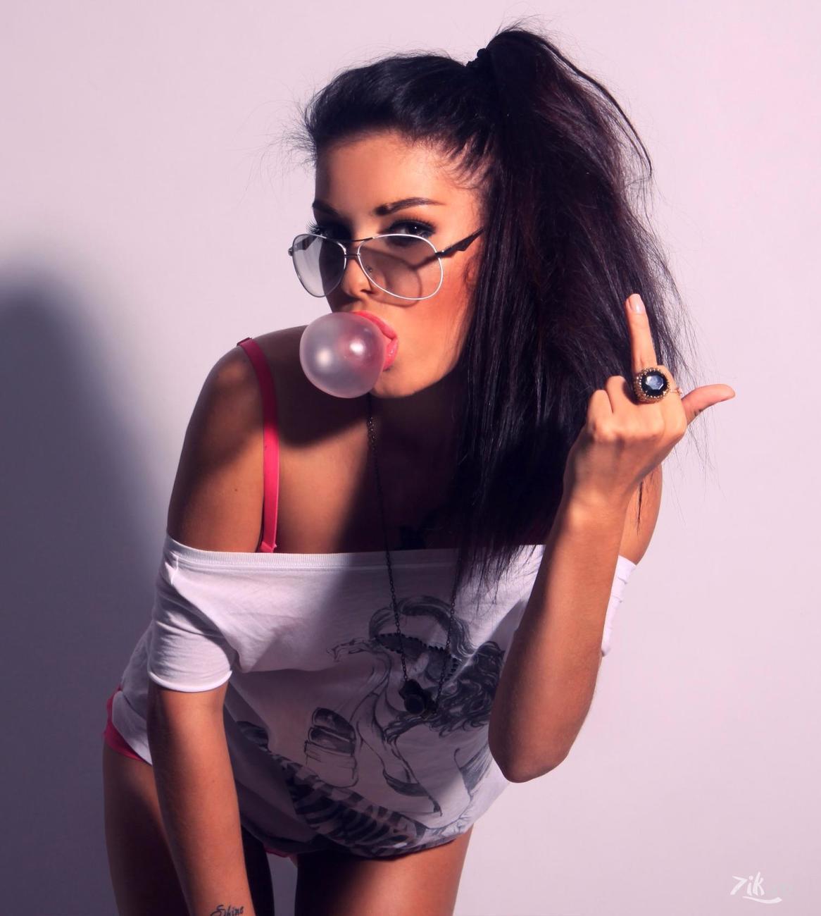 Sassy girls in Aomyn