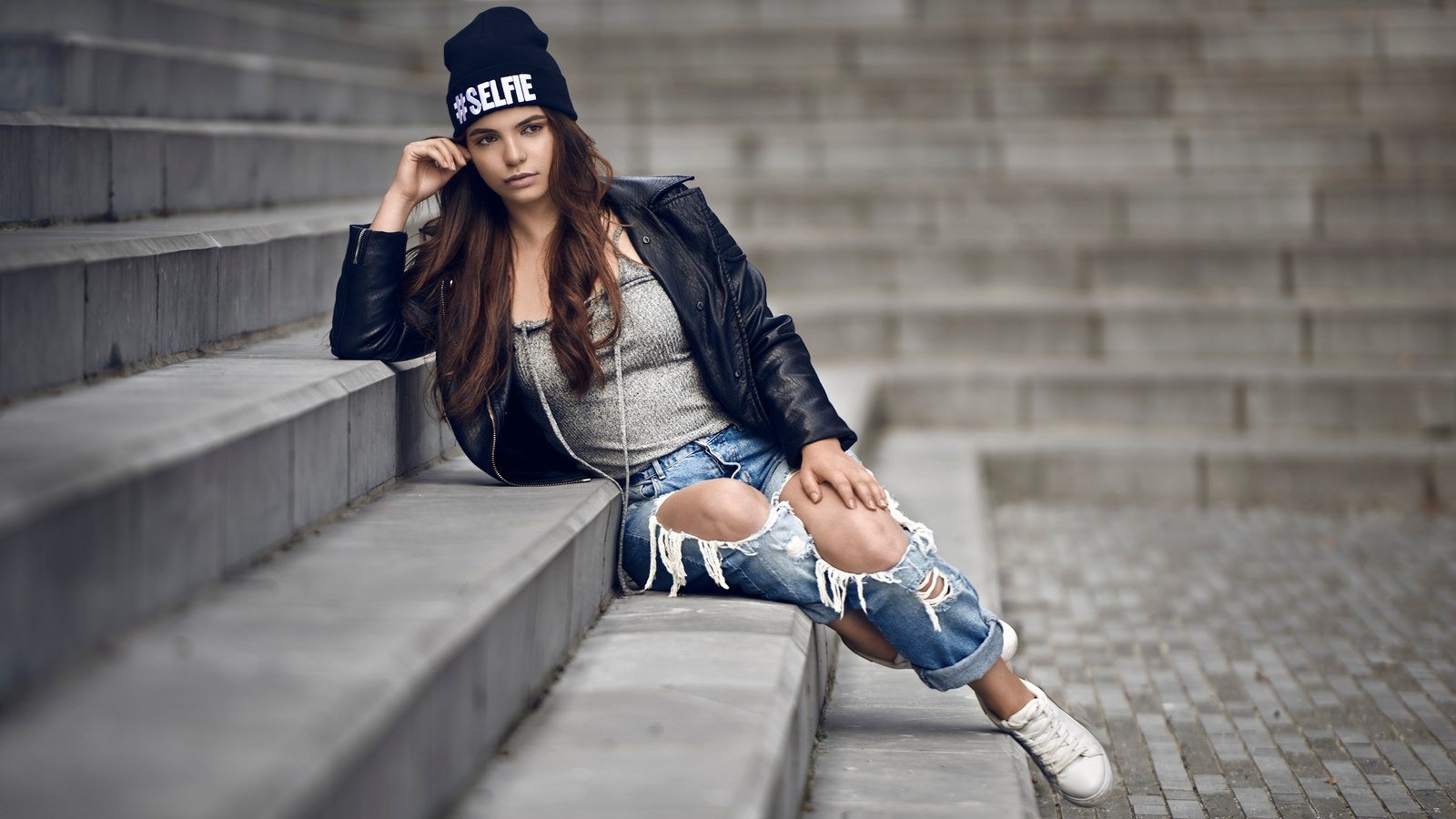 Sassy girls in Aomyn