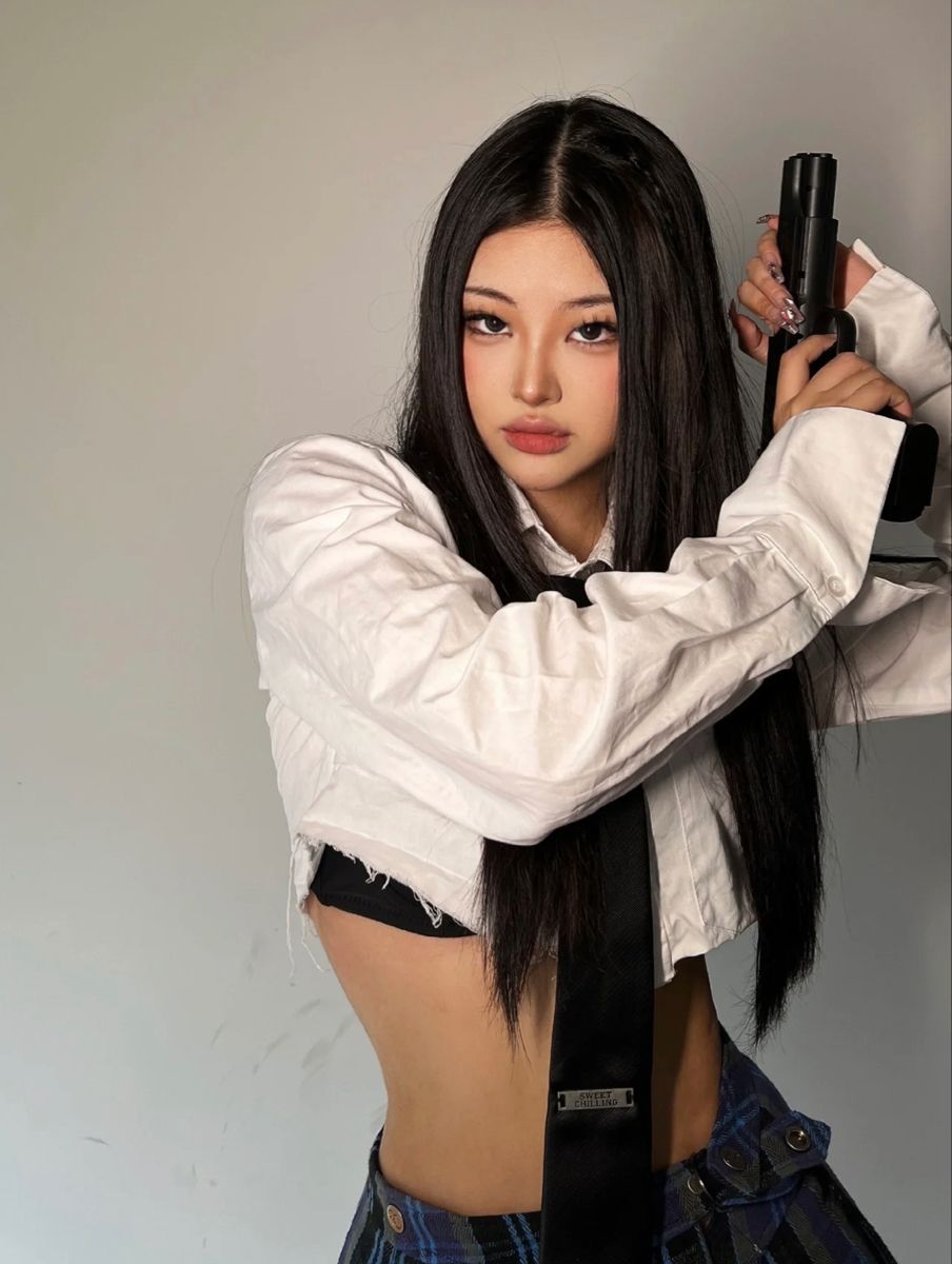 Sassy girls in Aomyn