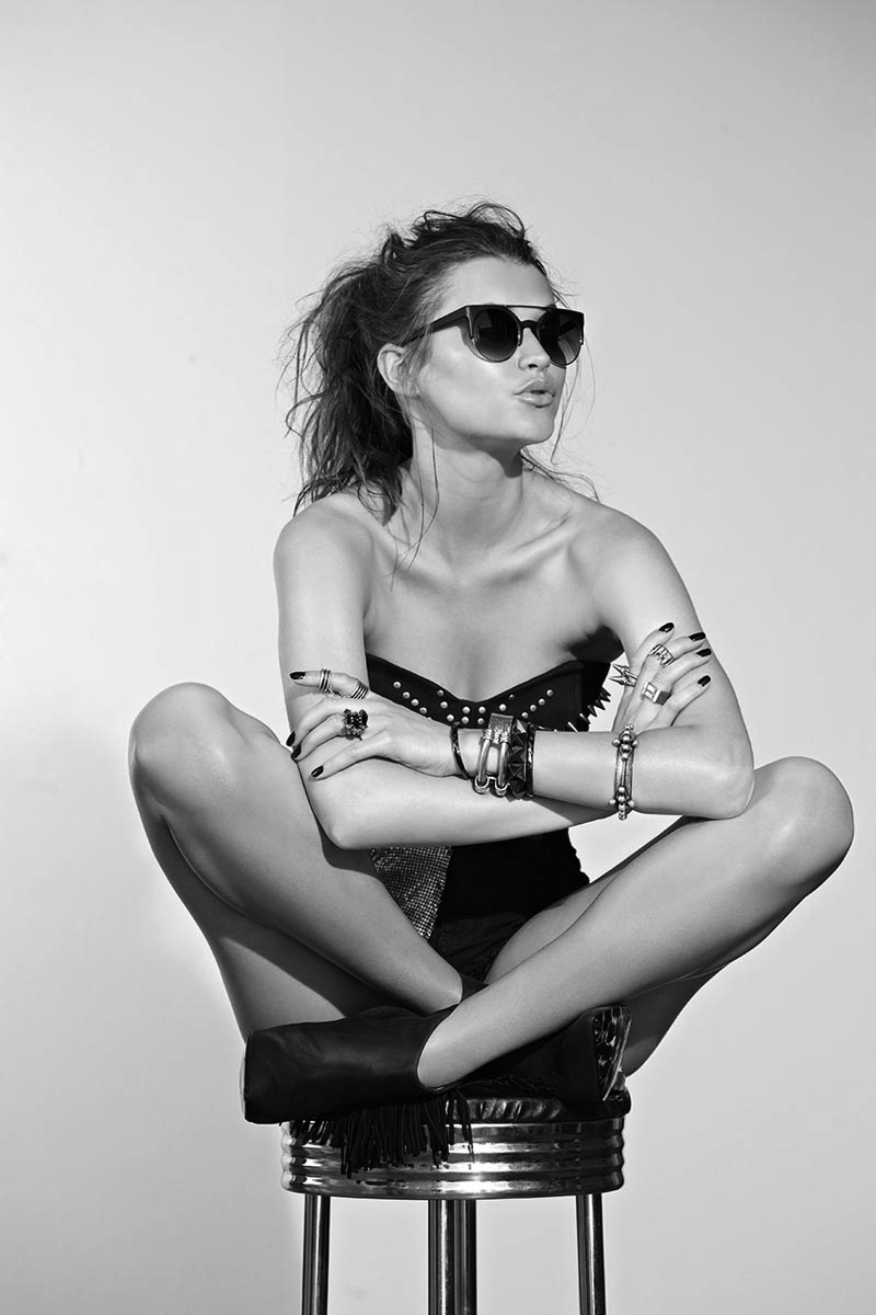 Sassy girls in Aomyn