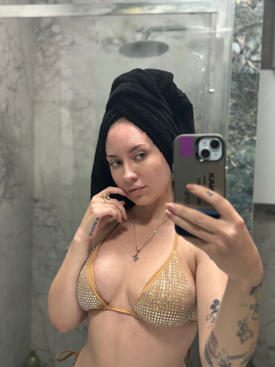 Nude girl KateV in Aomyn