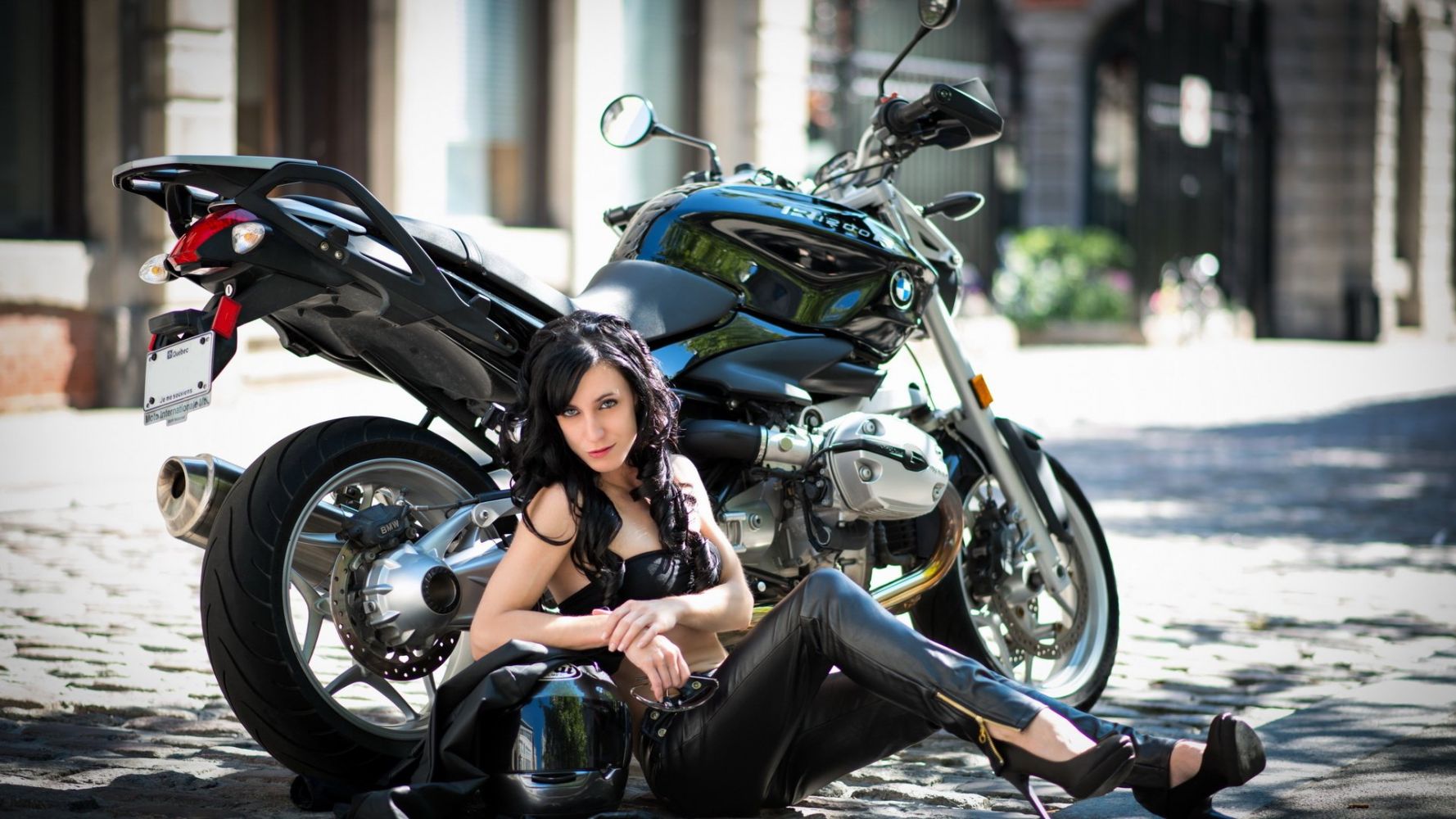 European women on bikes in Aomyn