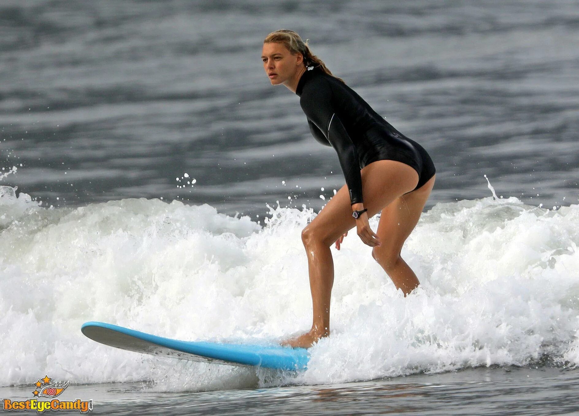 Kelly Rohrbach underwear in Aomyn