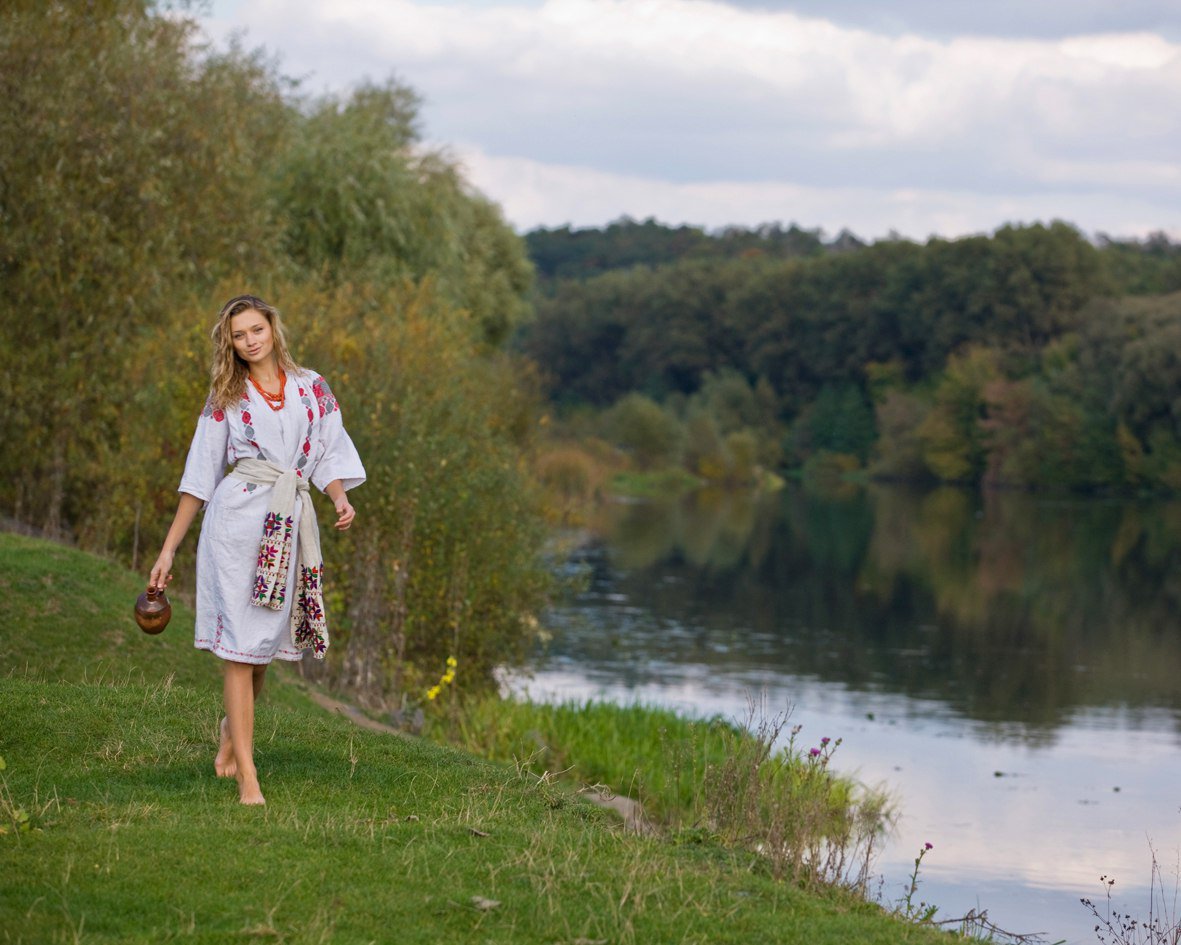 Nude girl Slavic women in Aomyn