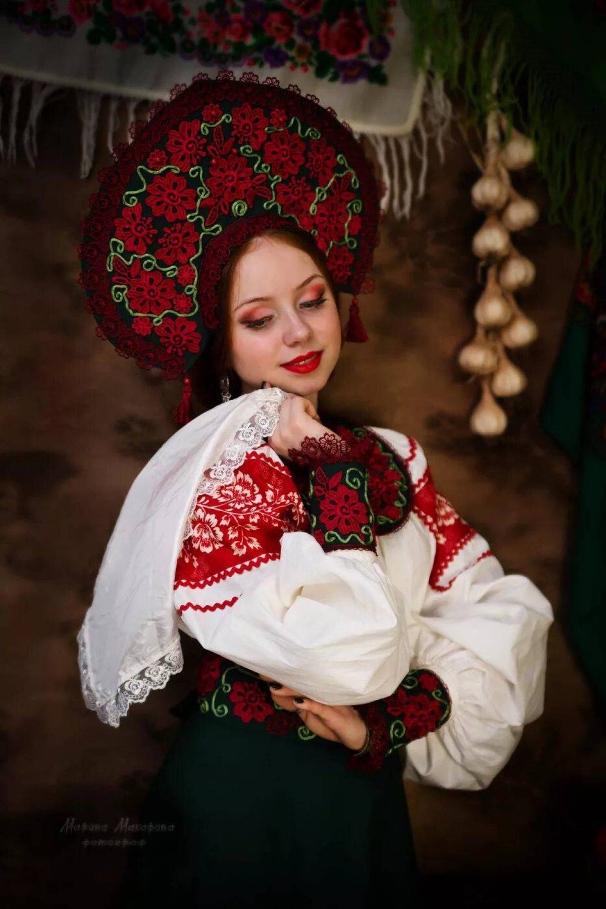 Women in Slavic costumes underwear in Aomyn