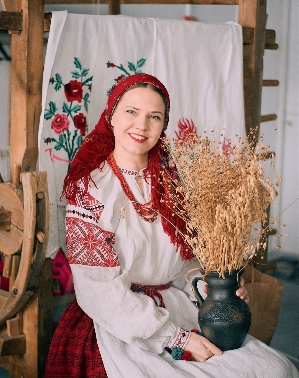 Women in Slavic costumes in Aomyn