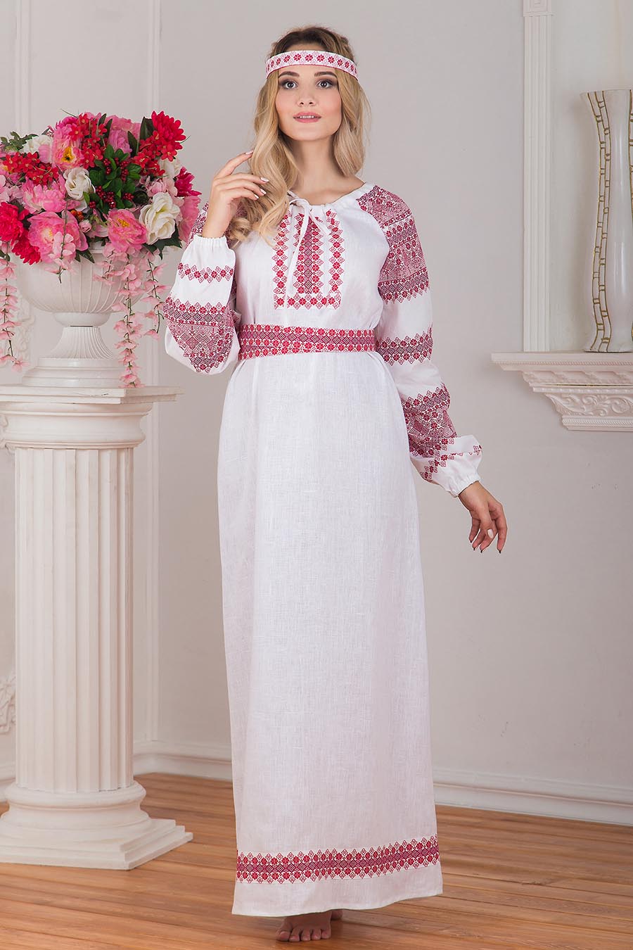 Women in Slavic costumes in Aomyn