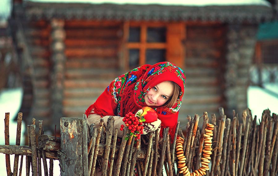 Sexy girl Women in Slavic costumes in Aomyn