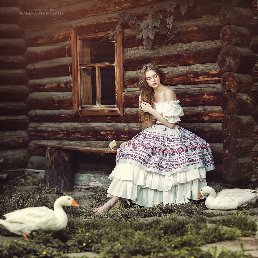 Women in Slavic costumes in Aomyn