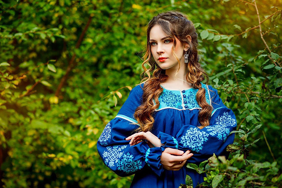 Sexy photo Women in Slavic costumes in Aomyn