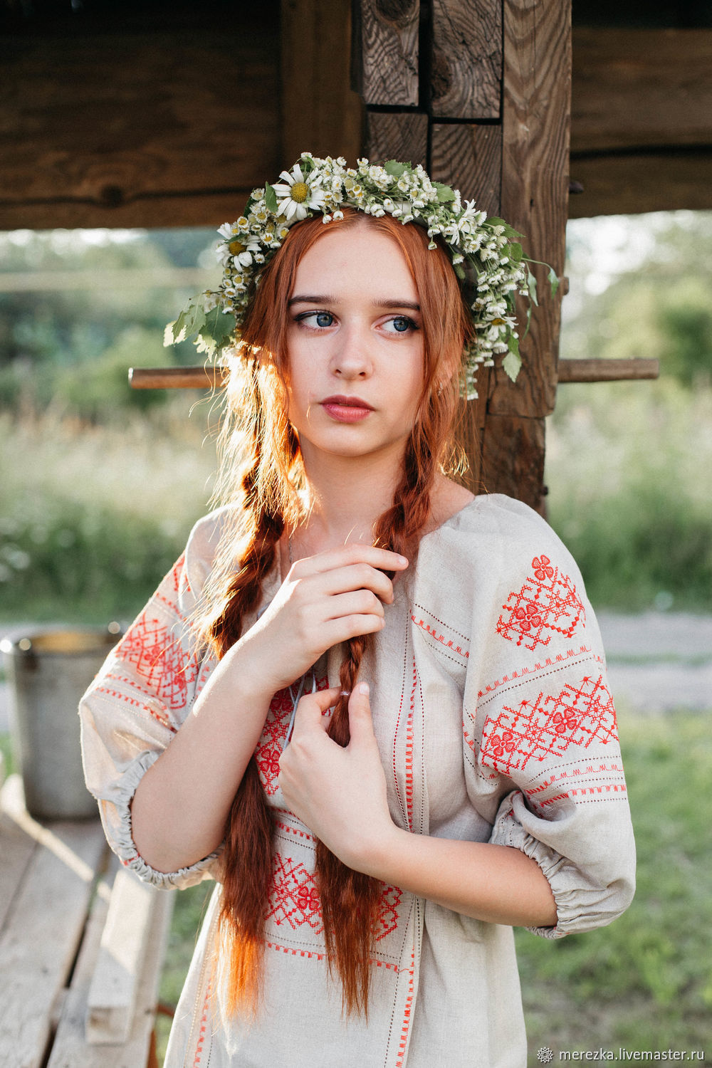 Girls in Slavic costumes in Aomyn