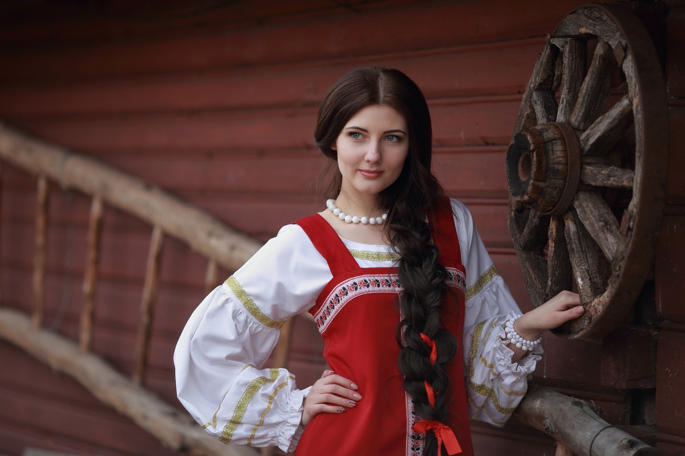 Girls in Slavic costumes in Aomyn