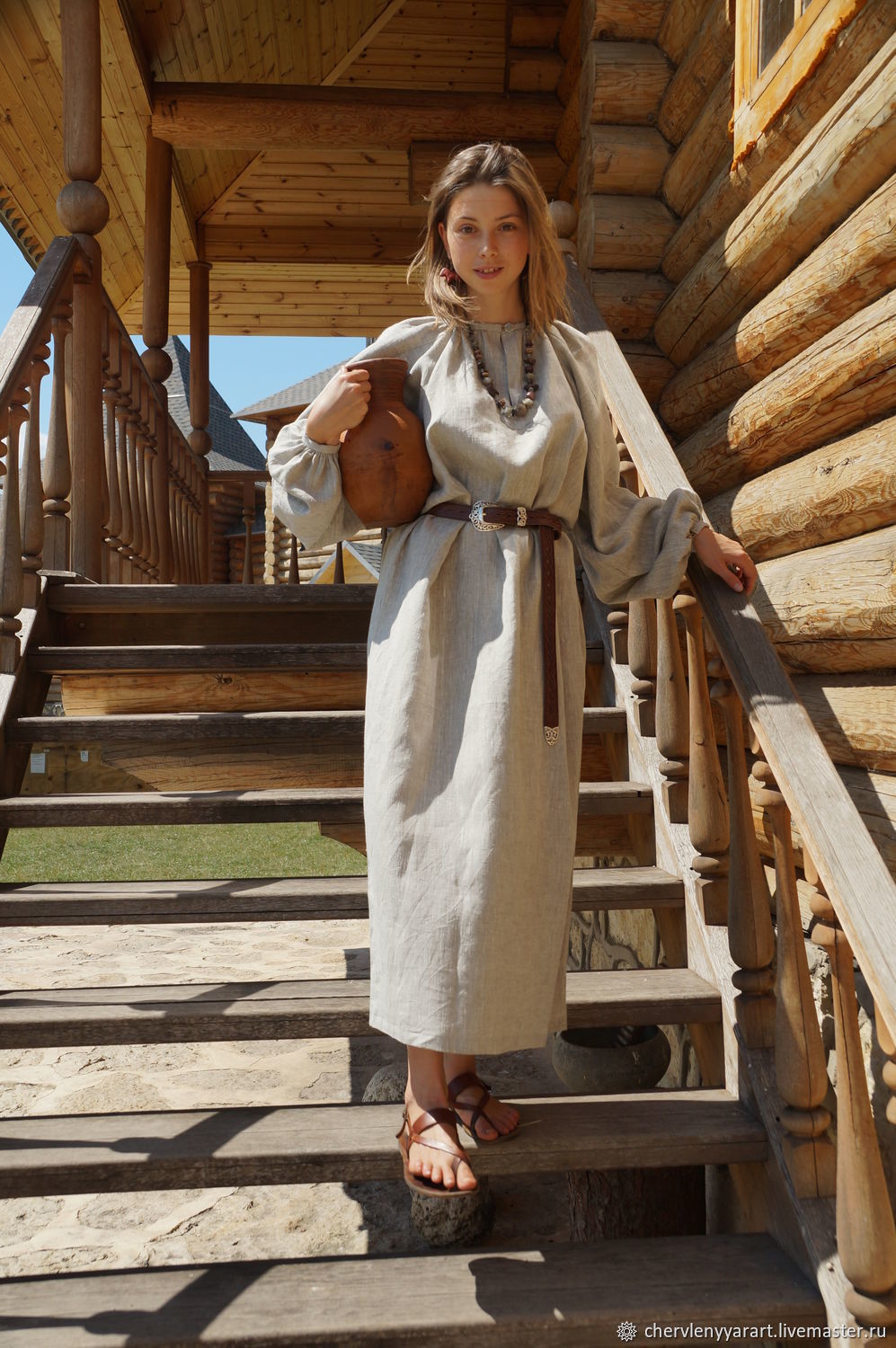 Girls in Slavic costumes in Aomyn