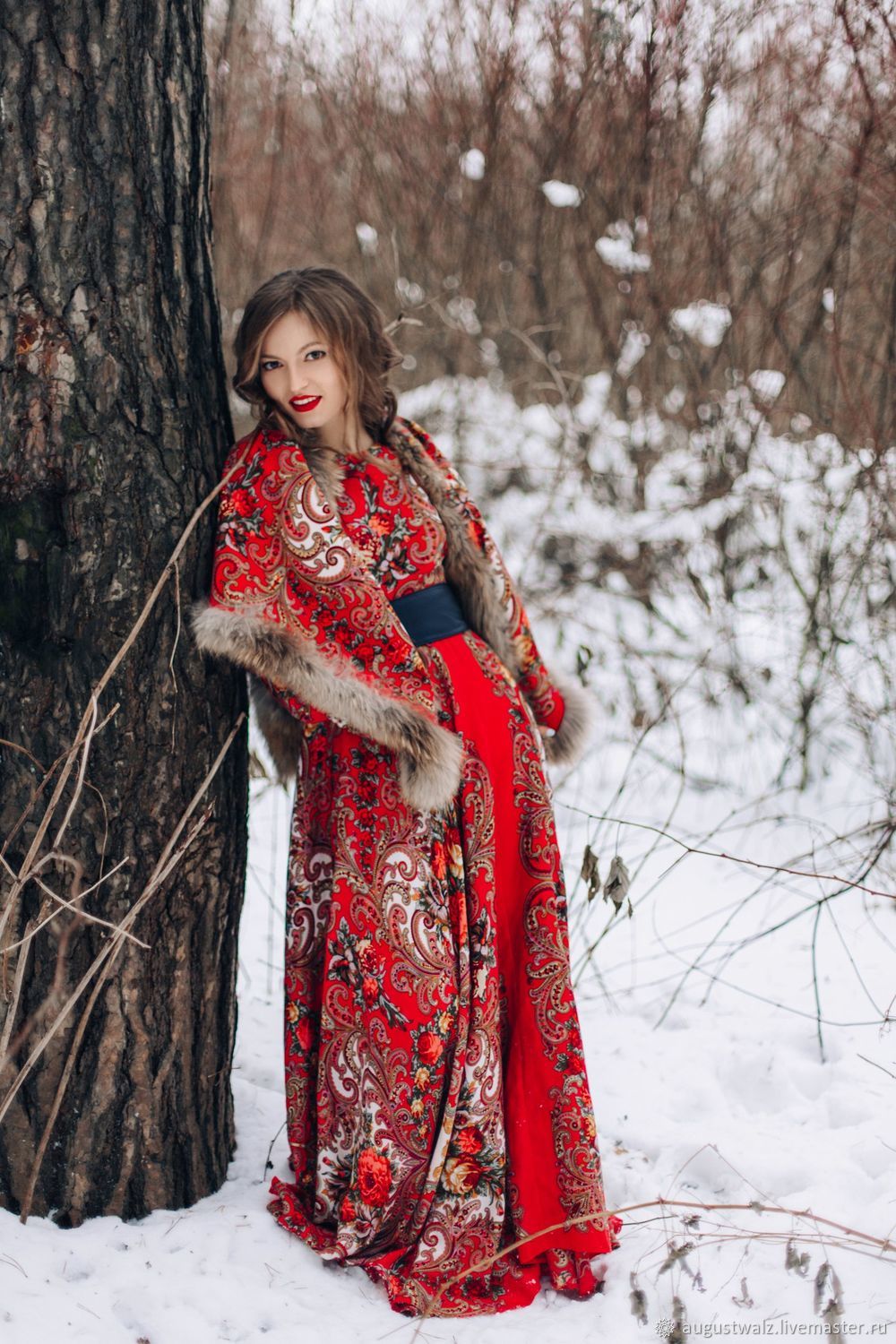 Photo Girls in Slavic costumes in Aomyn