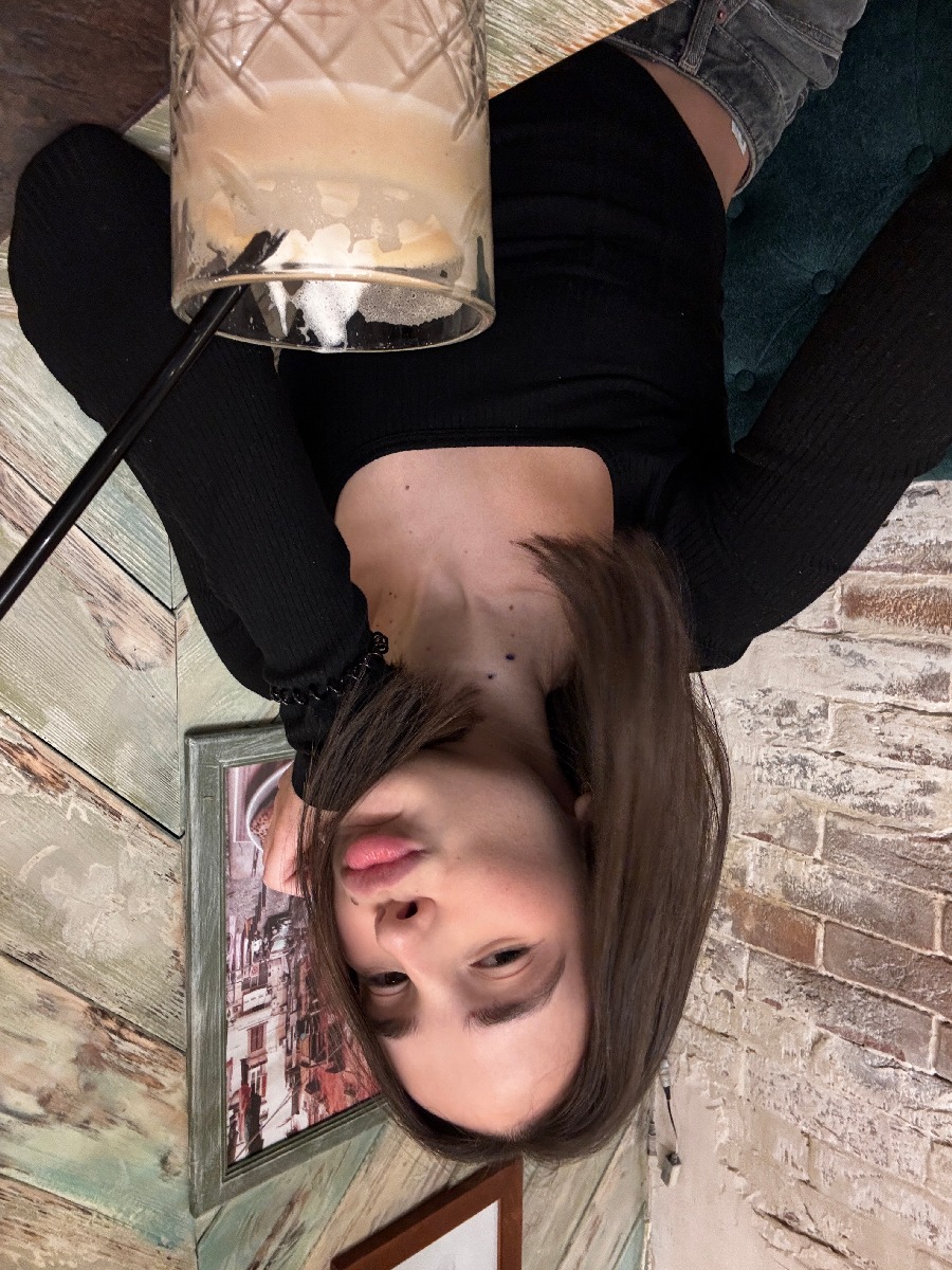 Fresh photos, fresh mood — Tina online in Aomyn